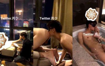 【丙少】和小帥哥酒店調教舔腳，夾乳頭